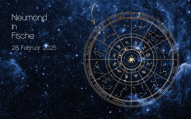 Eine Tierkreisrad-Abbildung vor einem sternenklaren Hintergrund hebt das Sternzeichen Fische hervor. Links im Bild steht in wei&szlig;er Schrift &bdquo;Neumond in Fische&ldquo; und darunter &bdquo;28. Februar 2025&ldquo;. Der Himmel ist mit funkelnden Sternen &uuml;bers&auml;t und das Tierkreisrad ist detailliert gestaltet, wobei das Symbol f&uuml;r Fische besonders hervorgehoben ist. Die Farben sind &uuml;berwiegend dunkelblau und schwarz, um die Nacht darzustellen, mit leuchtenden wei&szlig;en Elementen zur Hervorhebung der Schrift und Sterne.