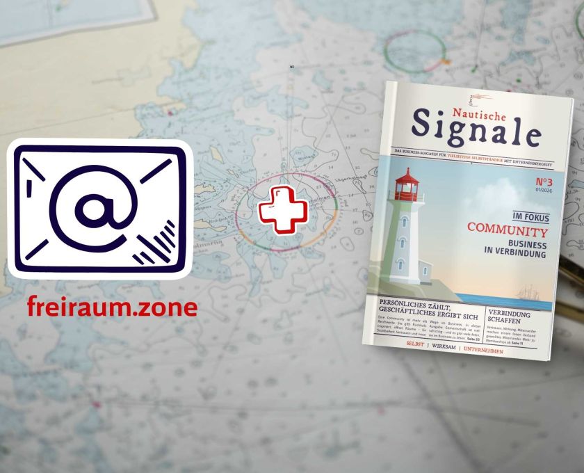 Das Business-Magazin Nautische Signale liegt auf einer Seekarte. Daneben sind ein rotes Plus, ein E-Mail-Symbol für den Newsletter freiraum.zone.